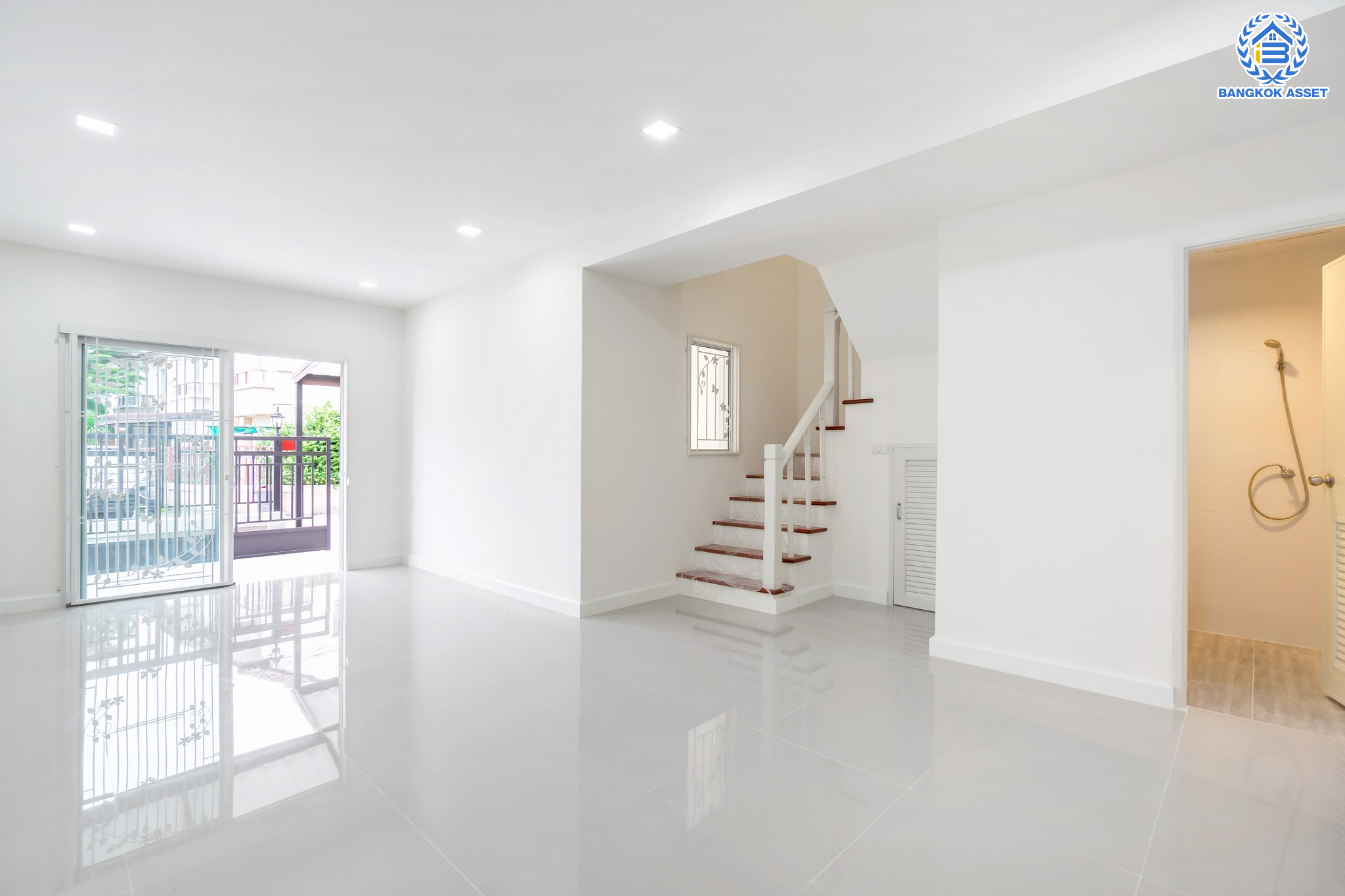 บ้านมือสองตกแต่งใหม่ ม.พฤกษาทาวน์ ติดถนนราชพฤกษ์ ทาวน์เฮ้าส์ #หลังมุม เนื้อที่ 17.2 ตร.ว. ฟังก์ชัน 3 ห้องนอน 2 ห้องน้ำ 1 ที่จอดรถ บนทำเลศักยภาพ ใกล้วงเวียนพระราม5 เชื่อมต่อทั้ง ถ.นครอินทร์ ,ราชพฤกษ์ ,และกาญจนาภิเษก ใกล้เซ็นทรัลเวสต์เกต และรถไฟฟ้า "สถานีบางรักใหญ่"...